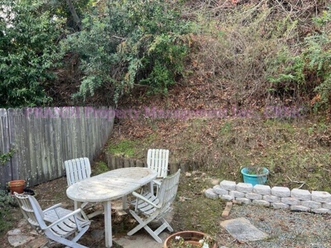 Building Photo - 1131 Magnolia Ave