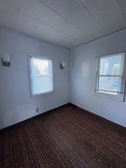 Building Photo - 5883 Lake Ln Dr