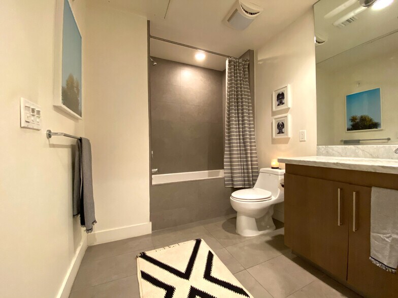 Second bath - 6001 Carlton Way