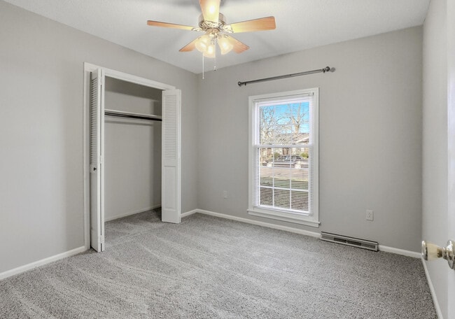 Building Photo - 2212 Rose Dr