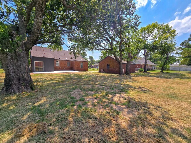 Building Photo - Cute 3 Bedroom Brick home in Shawnee