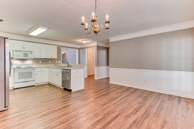 Building Photo - 490 Connemara Trail