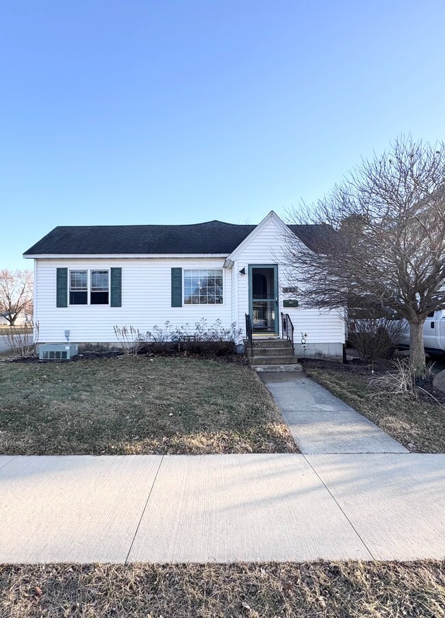 Building Photo - 523 E 1st St