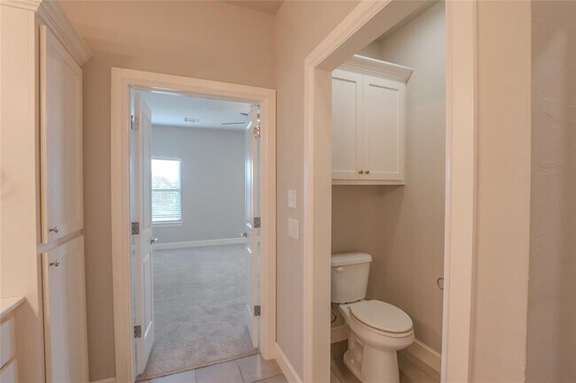 Building Photo - 12037 Ashford Dr