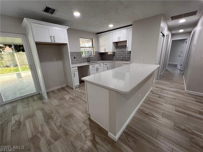 Building Photo - 1310 Jeronimo Dr