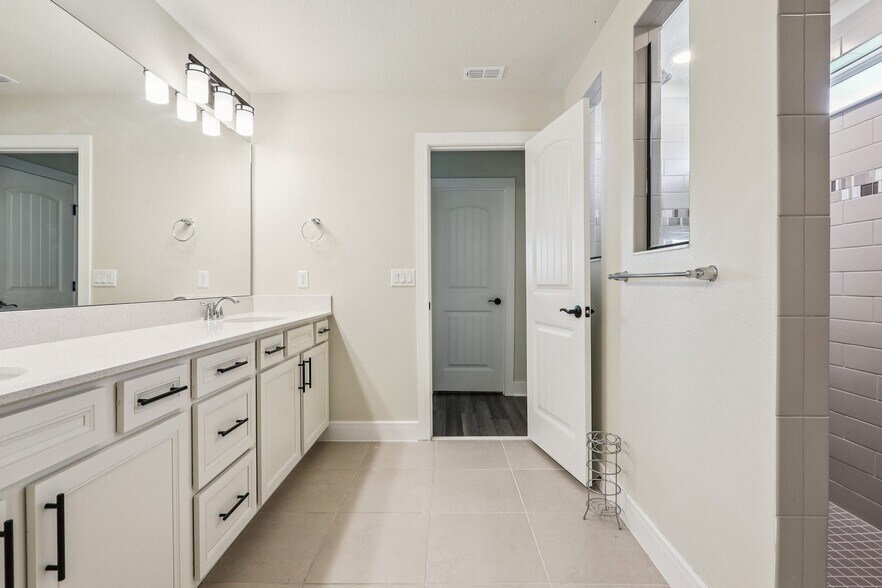 Building Photo - 4103 Meandering Bay Dr