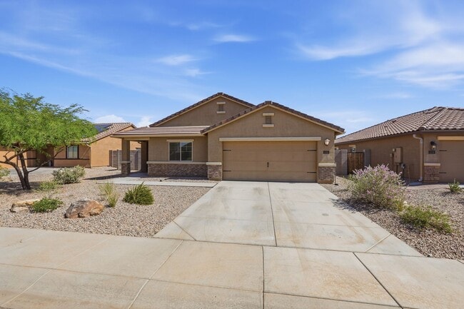 Building Photo - 4bedroom 2 bath single family home!