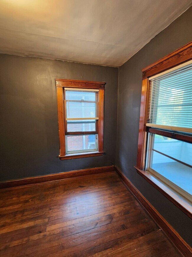 Building Photo - 15714 Holmes Ave