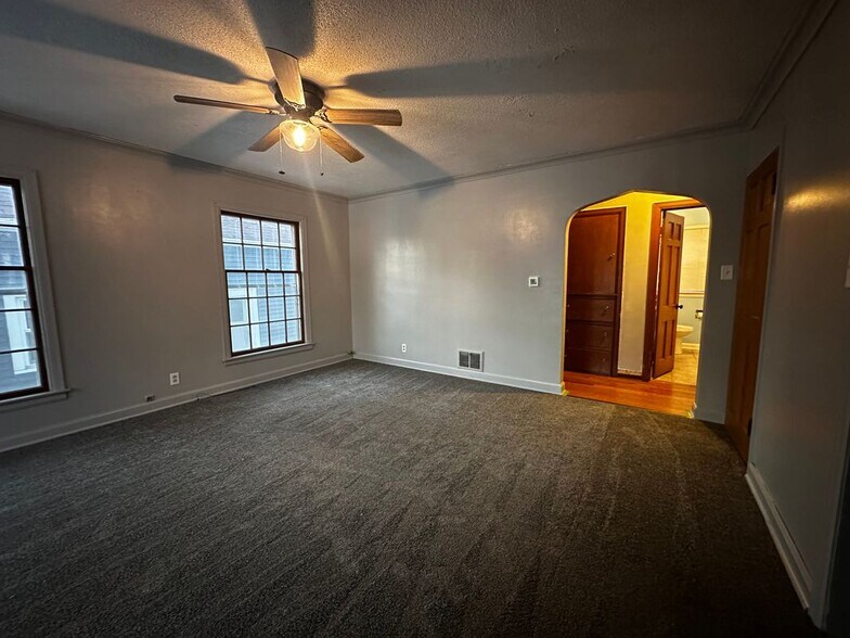 Building Photo - 1703 10th St