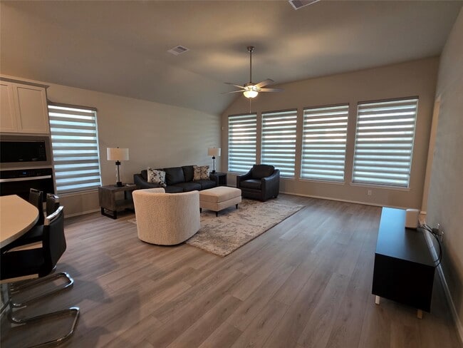 Building Photo - 13810 San Pasqual Pointe Dr