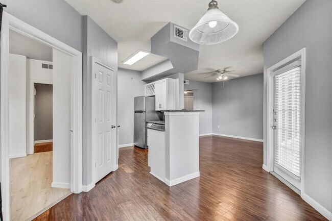 Building Photo - 2320 Gracy Farms Ln