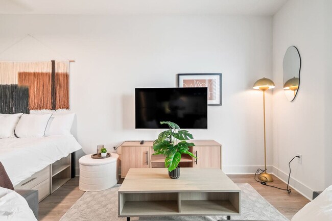 Building Photo - 701 Richmond Ave.