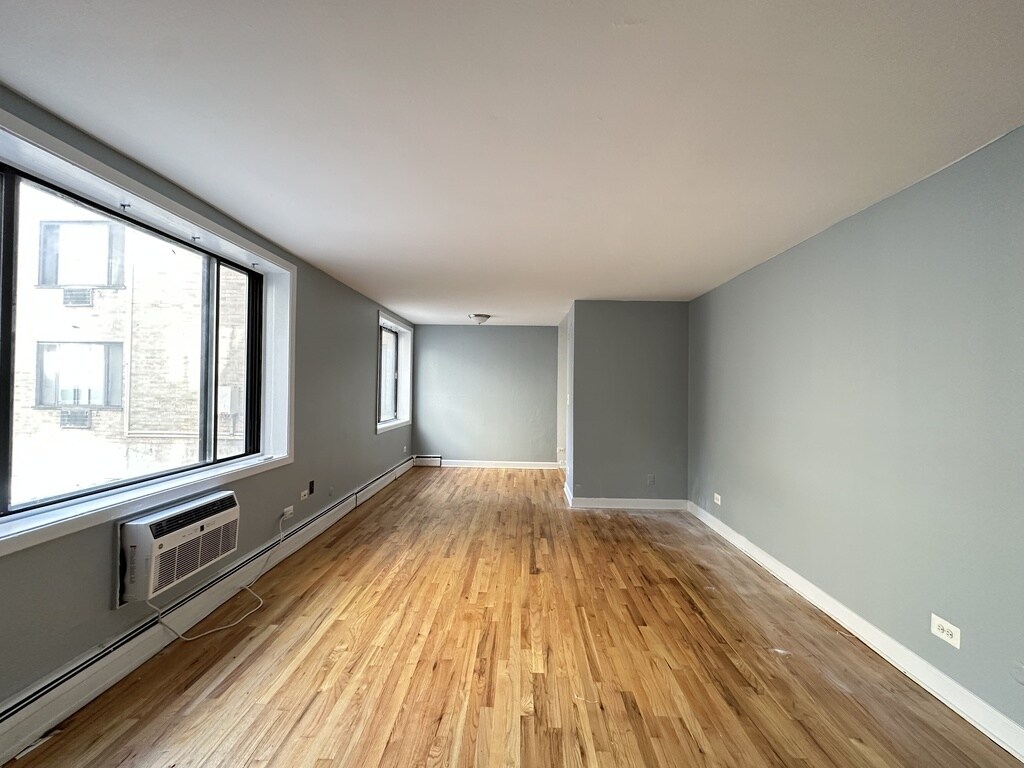 Building Photo - 1515 W Morse Ave