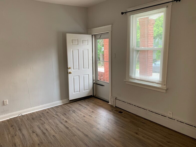 Building Photo - 2123 Lilly Ave