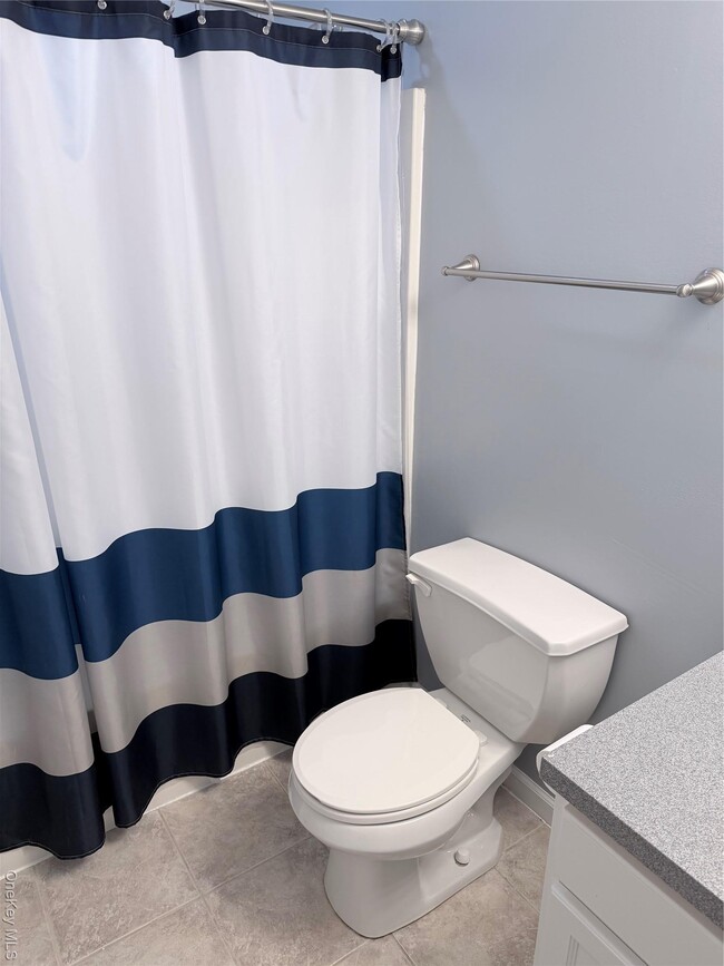 Building Photo - 1043 Roosa Gap Rd