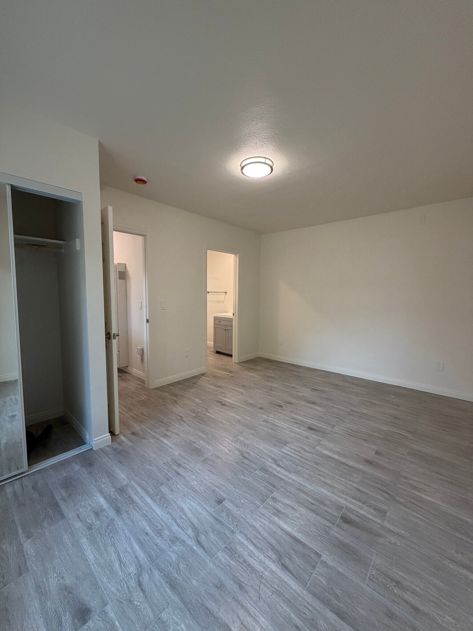 Building Photo - 223 E Colorado Blvd