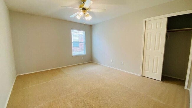 Building Photo - 207 Golden Gate Dr
