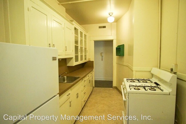 Building Photo - 2167 SW Yamhill St