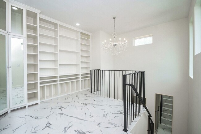 Building Photo - 422 Mignon Ln