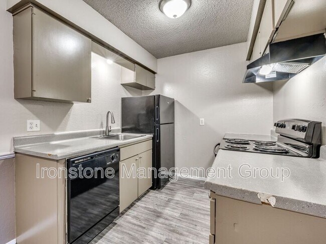 Building Photo - 5323 E 47th Pl