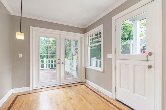 Building Photo - 3Bd/1.75Ba Kirkland Home
