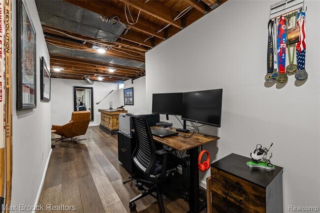 Building Photo - 704 Oakbrook Ridge Dr