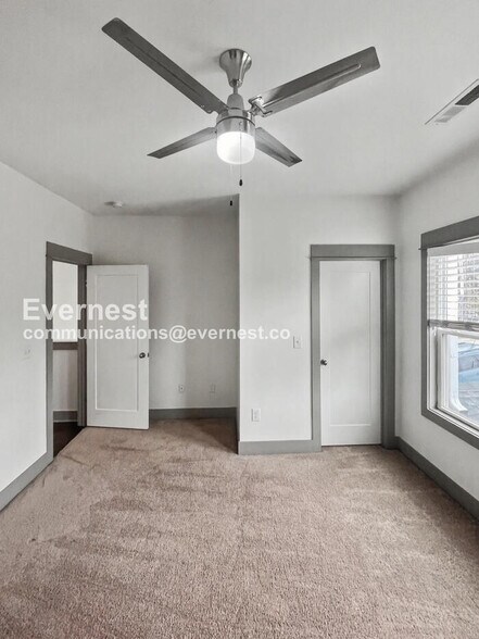 Building Photo - 2209 15th Ave N