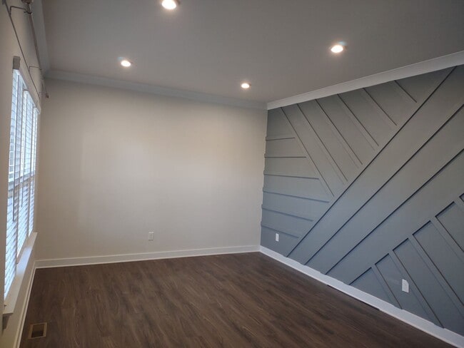 Building Photo - Superlative 6 Bedroom, 5 Bathroom Home in an Upscale Community!