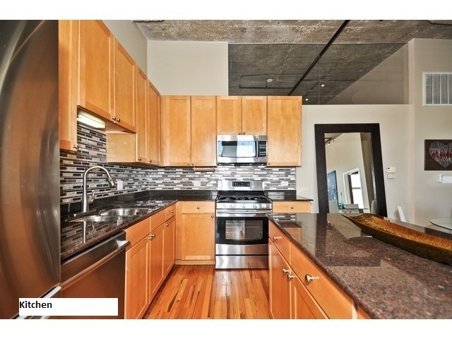 Kitchen - 758 N Larrabee St