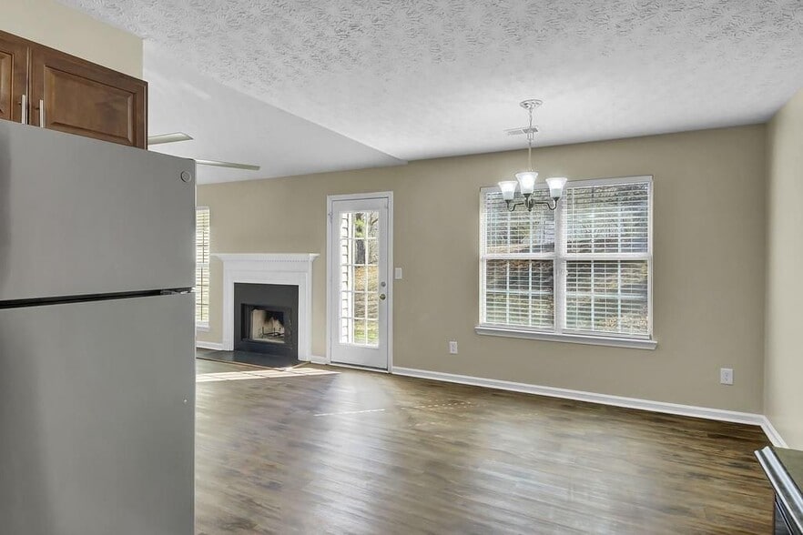 Building Photo - 40 Elisabeth Way