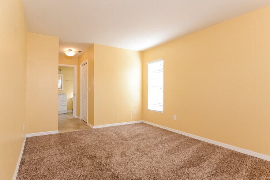 Building Photo - 7220 Bromley Dr