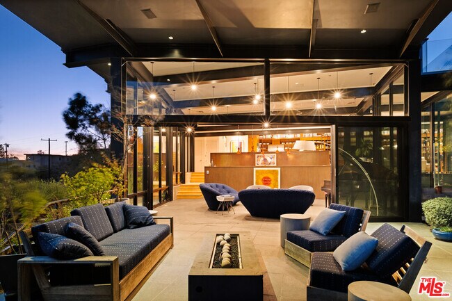 Building Photo - 1406 1/2 N Kenter Ave