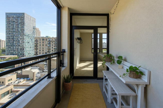 Building Photo - 1255 S State St