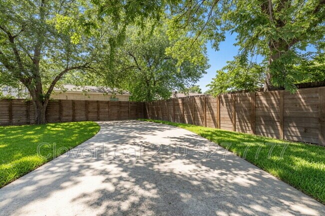 Building Photo - 242 Furnish Ave