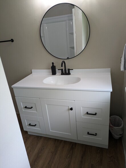 Bathroom vanity - 3307 N Brooks Ln