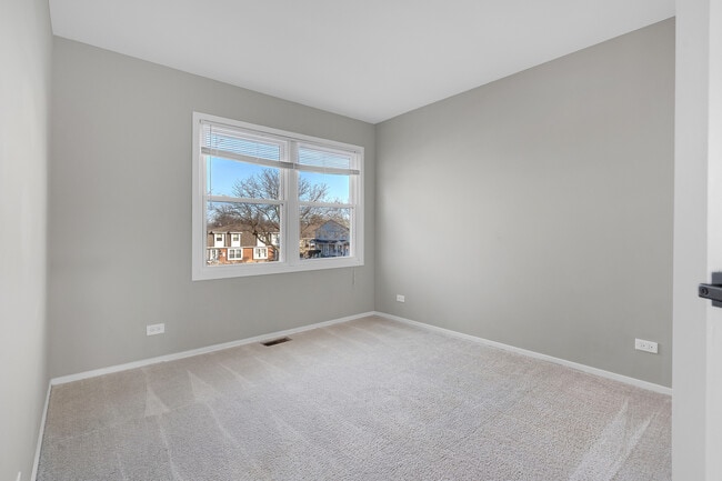 Building Photo - 730 Hamilton Ct