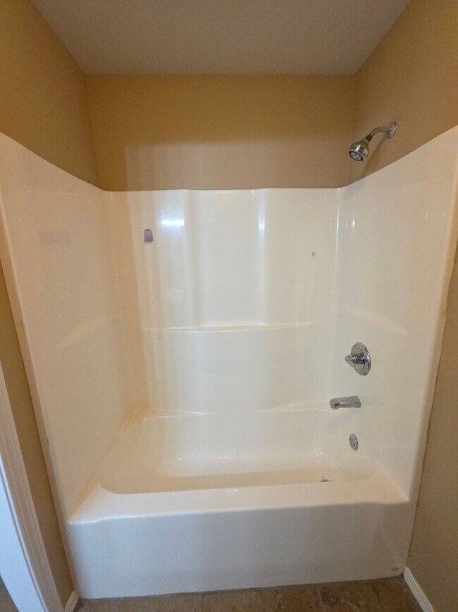 Building Photo - 401 E 11th St