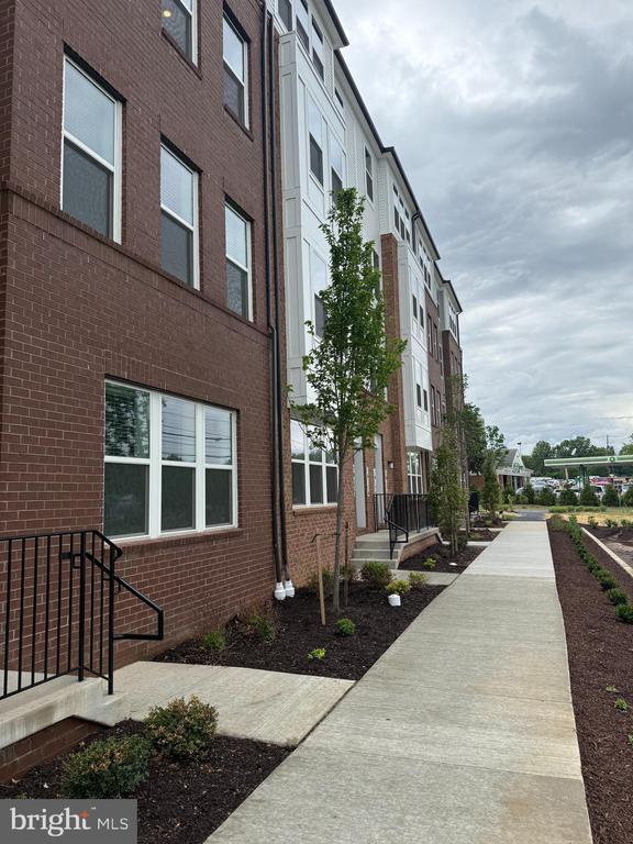 Building Photo - 16172 Frederick Rd