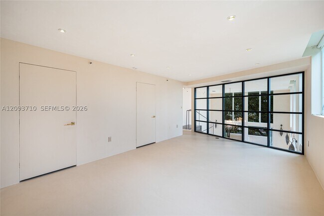 Building Photo - 1428 West Dr