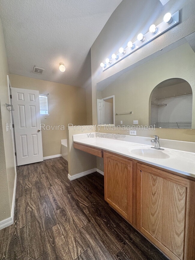 Building Photo - 5536 Sycamore Canyon Dr