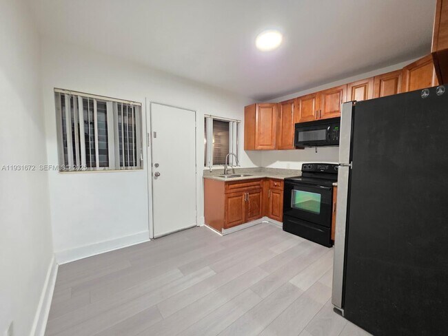 Building Photo - 1267 NE 117th St