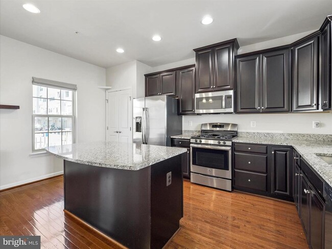Building Photo - 5904 Leben Dr