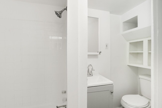 Building Photo - City Park - 1 Bedroom / 1 Bath - Washer & ...
