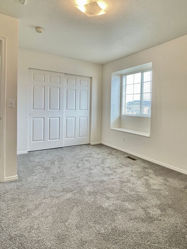 Building Photo - 1516 4000 W