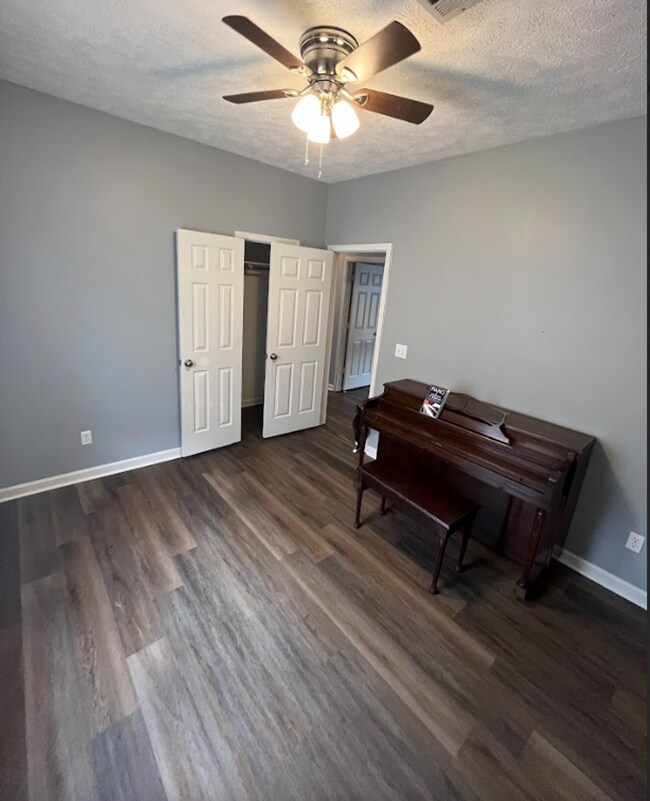 Building Photo - Convenient Starkville Home with 2-Car Garage
