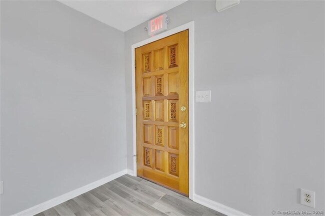 Building Photo - 571 Wolcott St