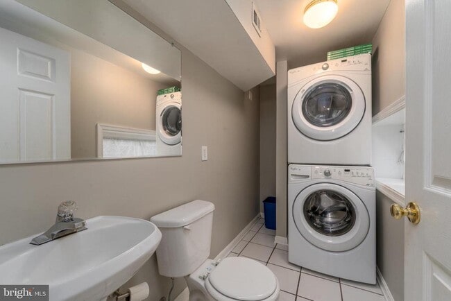 Building Photo - 110 Birckhead St