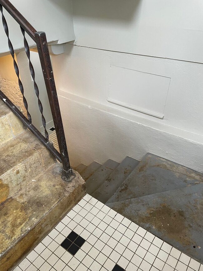 Building Photo - 4 Bed 2 Bath Old Town Fort Collins Home on Corner Lot