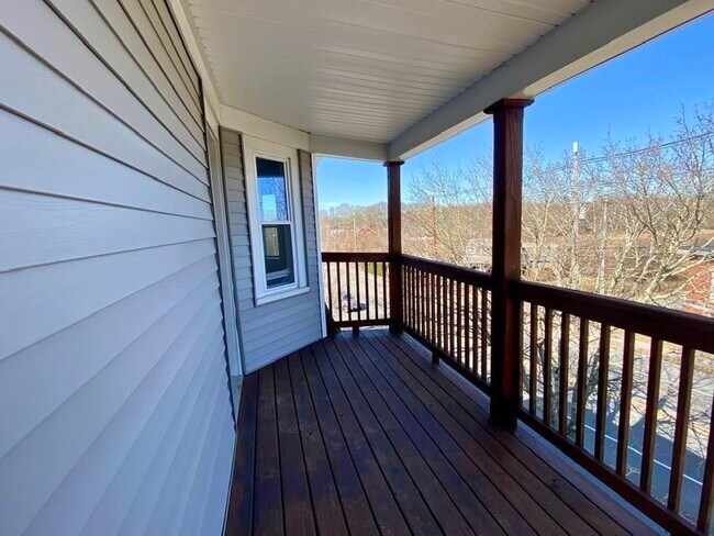 Building Photo - 308 Pleasant St