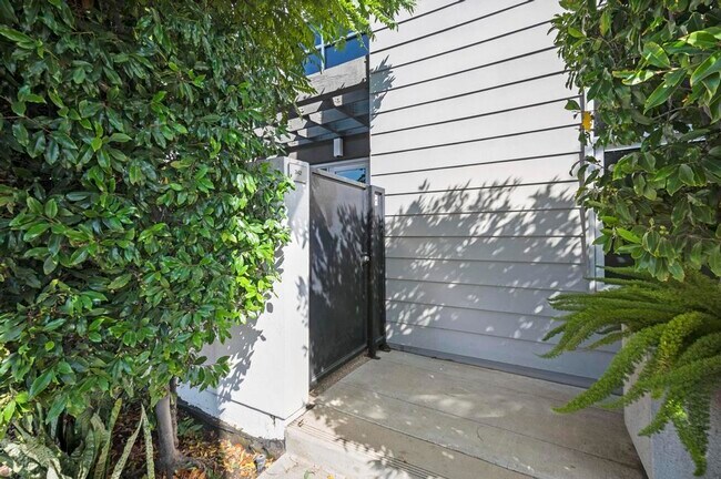 Building Photo - 4111 W Sunset Blvd